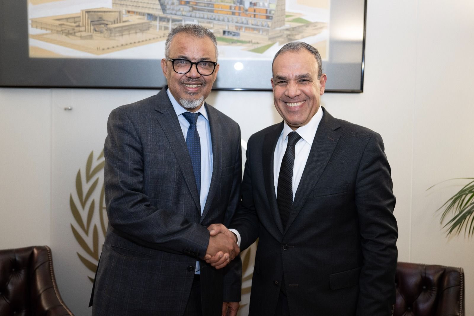 وزير الخارجية يشيد بالتعاون المتميز مع منظمة الصحة العالمية