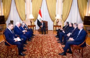بالصور.. بدر عبدالعاطي يستقبل وفد منظمة التحرير الفلسطينية