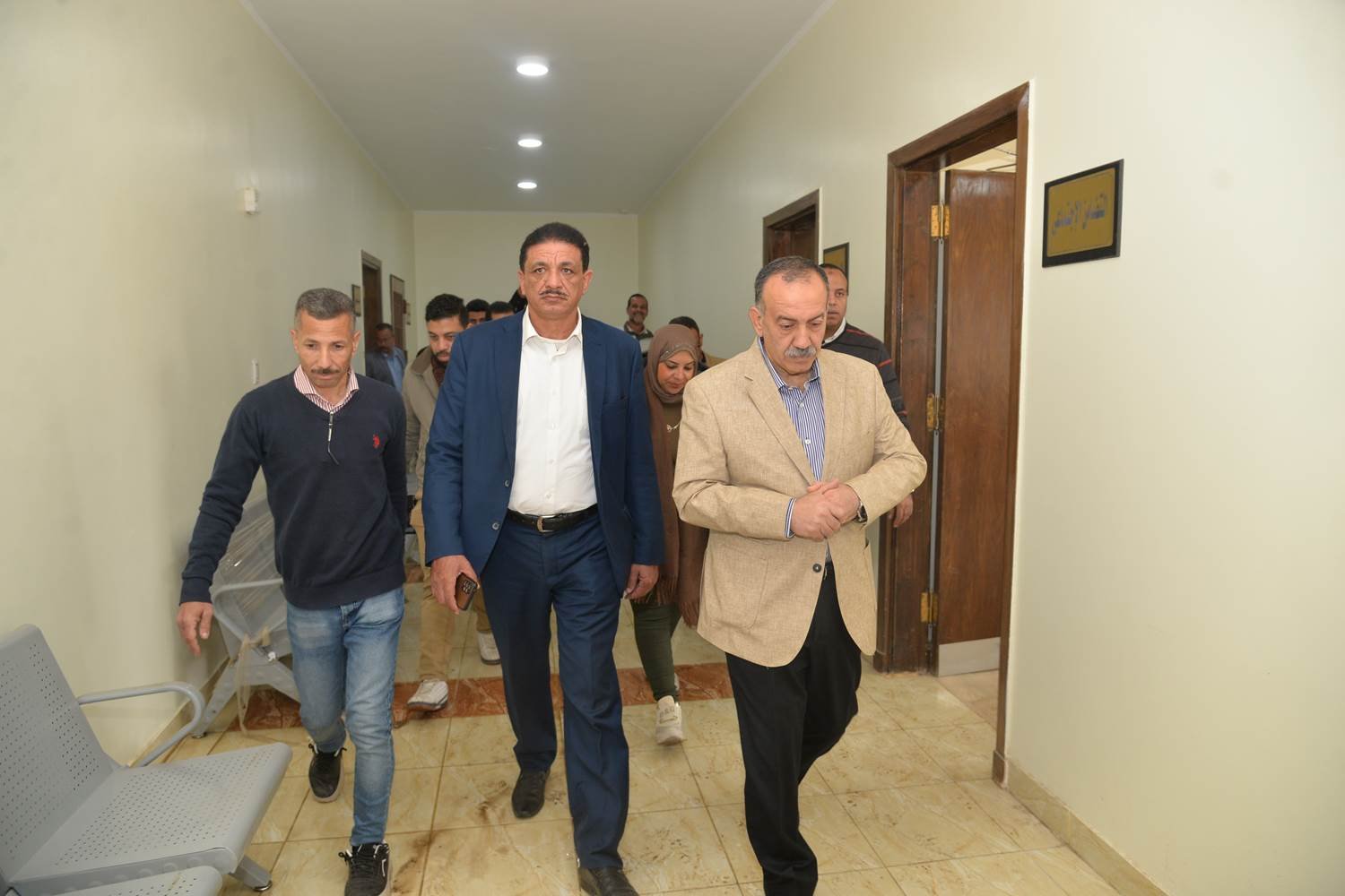 محافظ أسيوط يتفقد المركز التكنولوجي لخدمة المواطنين بقرية بني مر