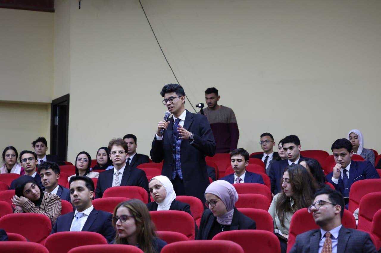 الضويني يحاضر شباب "برنامج الدبلوماسية الشبابية" حول دور الأزهر