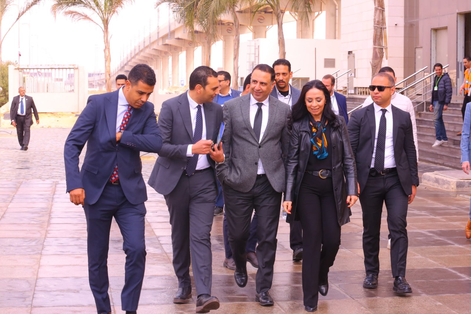 مايا مرسي تستقل القطار الكهربائي لمقر الوزارة في العاصمة الإدارية الجديدة