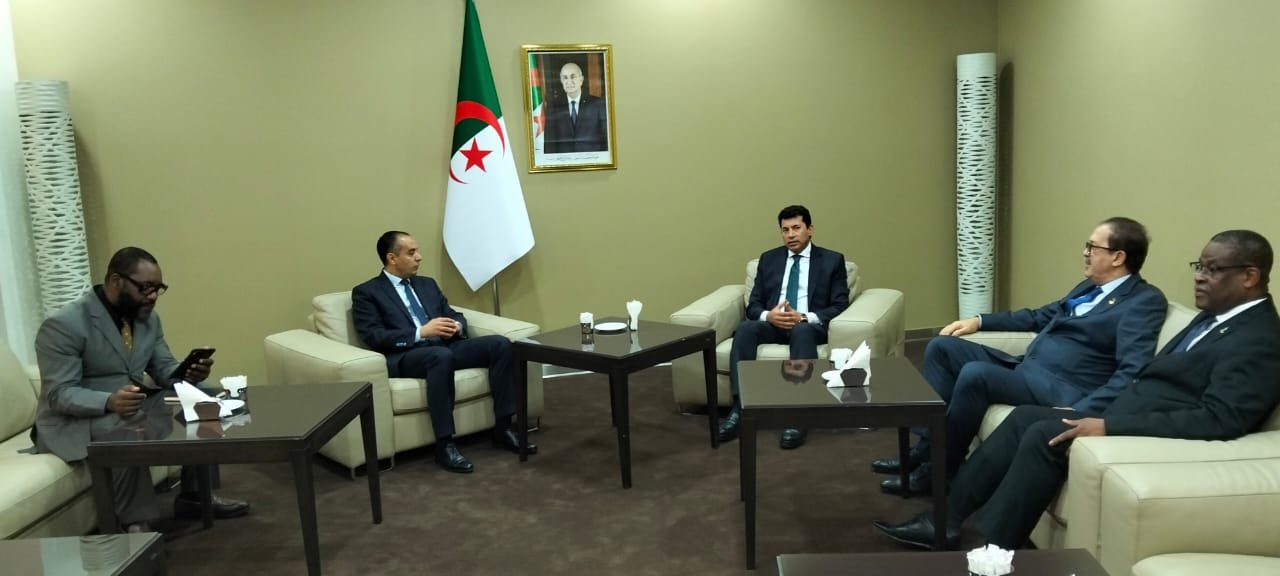 أشرف صبحي يبحث مع نظيره الجزائري تعزيز سُبل التعاون