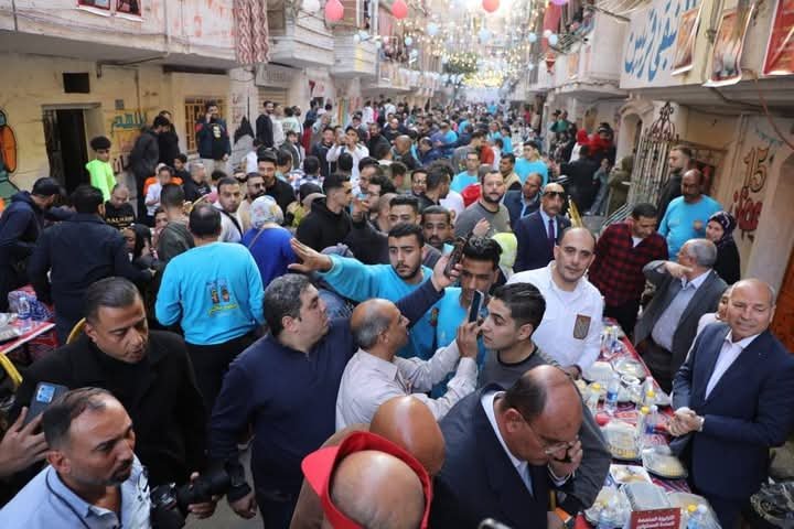 محافظ القاهرة فى إفطار المطرية 