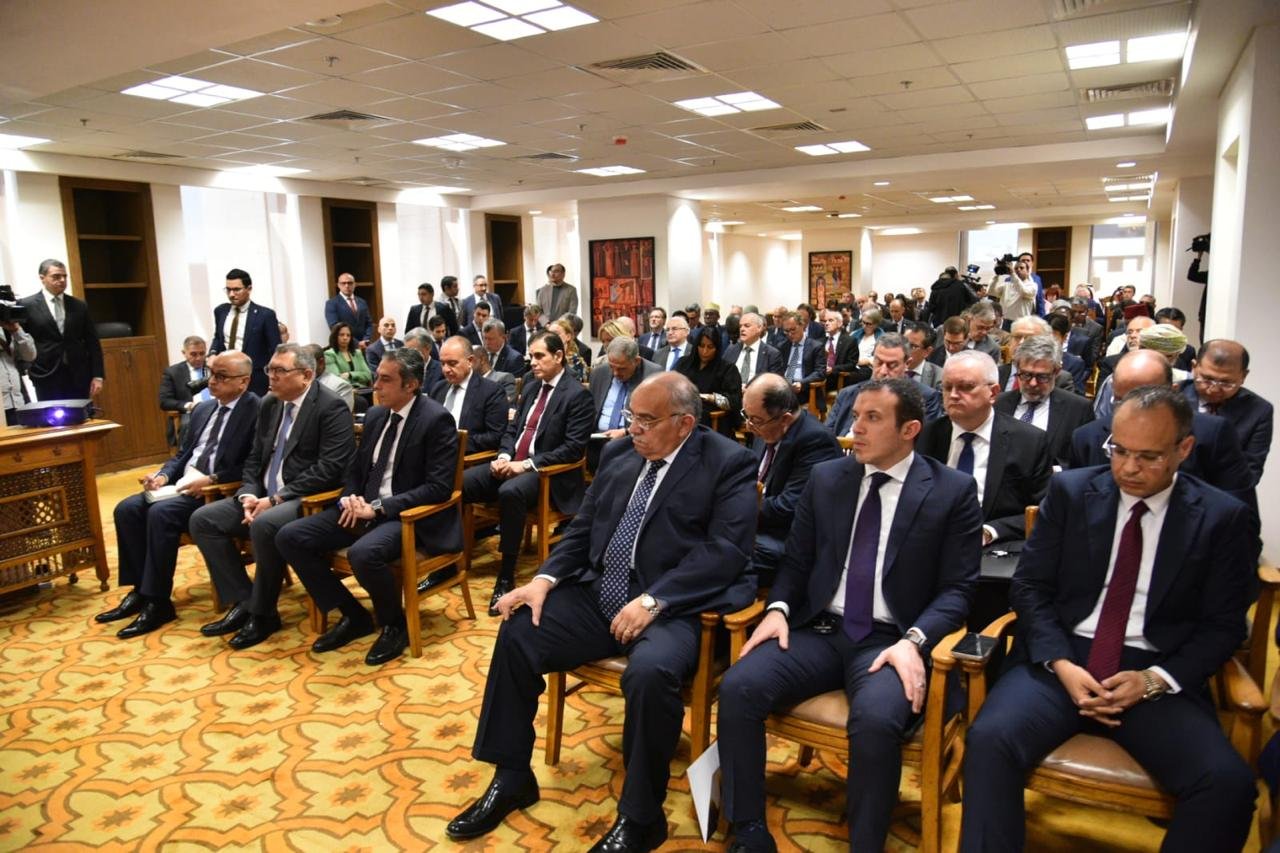 اجتماع حول إعادة تأهيل القطاع الصحي بقطاع غزة