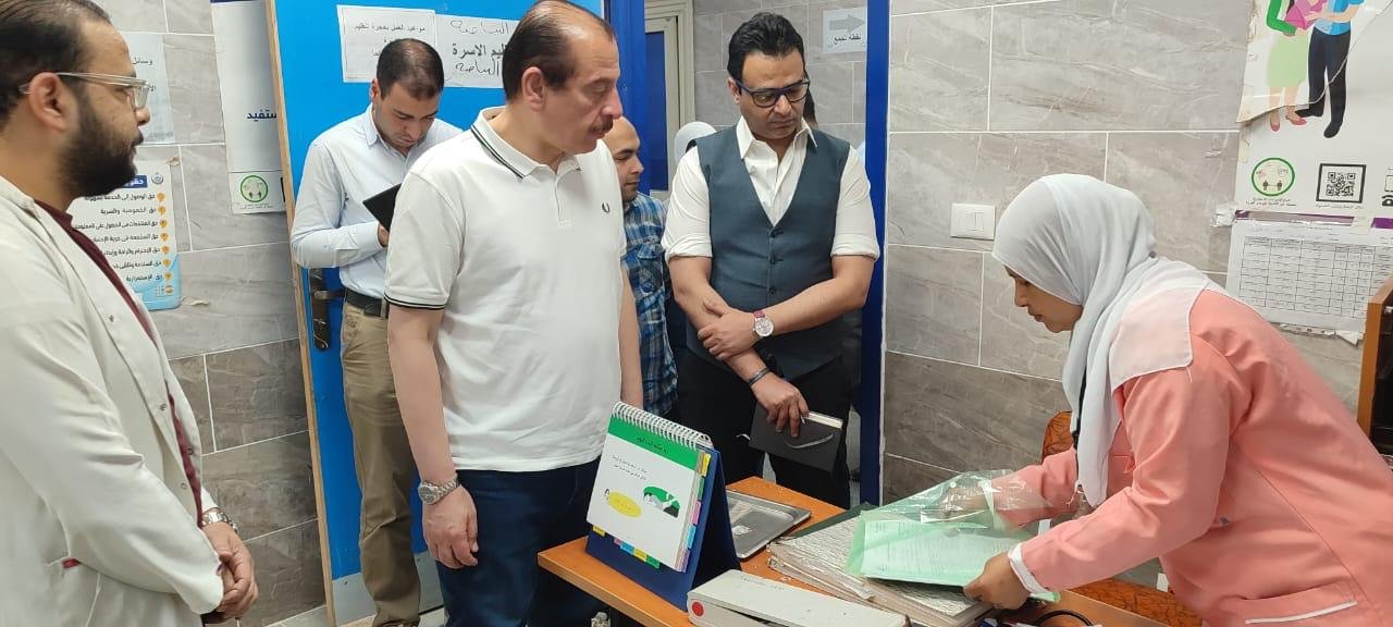 الدكتور عمرو قنديل يجرى زيارة لعدد من المستشفيات