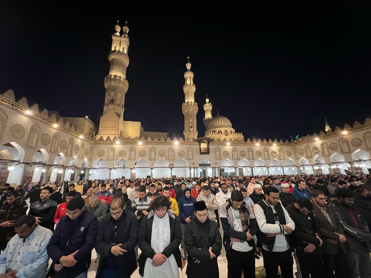 "بروايات حفص وخلاد" الجامع الأزهر يقيم صلاتي العشاء والتراويح