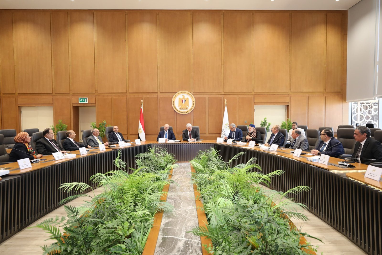 الدكتور أيمن عاشور يشيد بنجاح تجربة الجامعات الأهلية