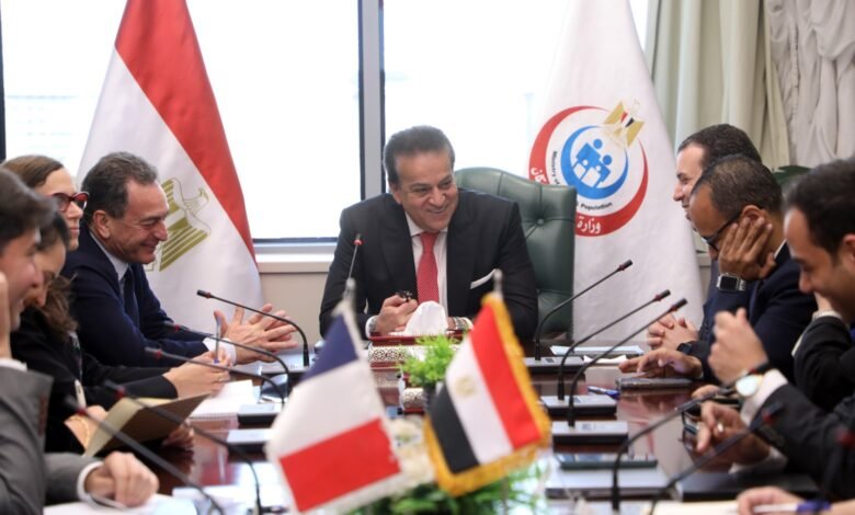 وزير الصحة يبحث مع سفير فرنسا لدى مصر تعزيز سبل التعاون المشترك