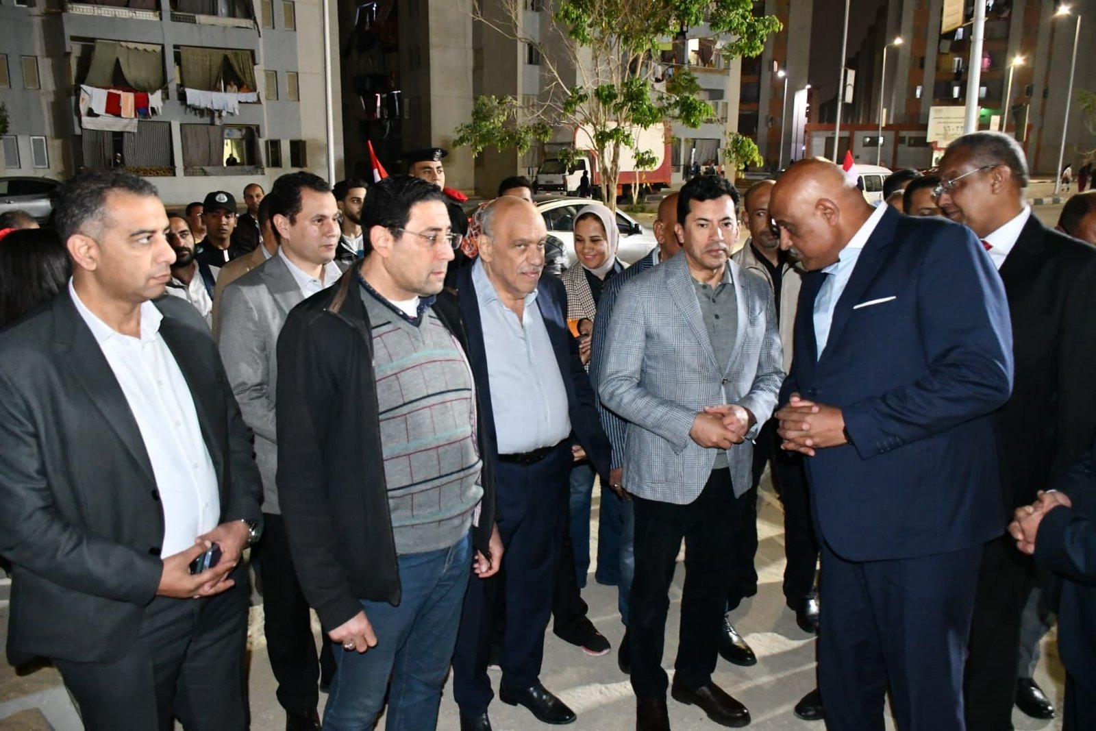 وزير الرياضة يتفقد حمام سباحة نصف أوليمبي بالأسمرات