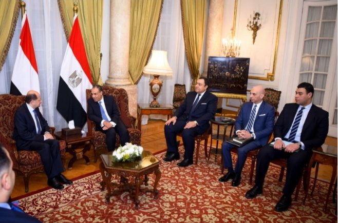وزير الخارجية مع نظيره اليمنى
