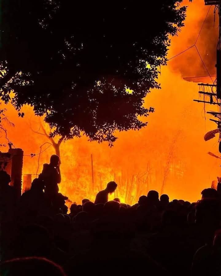 جانب من الحريق