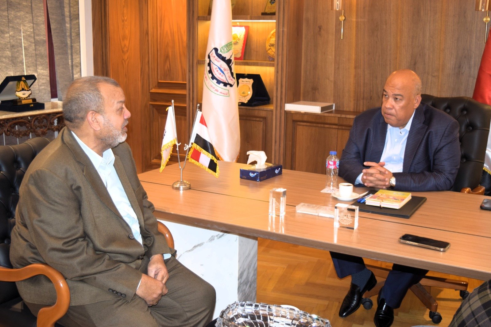 أيمن العشري يبحث مع رئيس شُعبة الأدوات الصحية توطين الصناعة