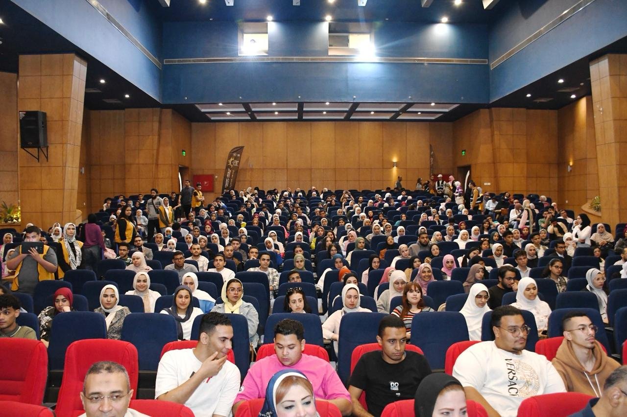 تربية عين شمس تكرم الطلاب المتفوقين دراسياً من ذوى الاحتياجات الخاصة