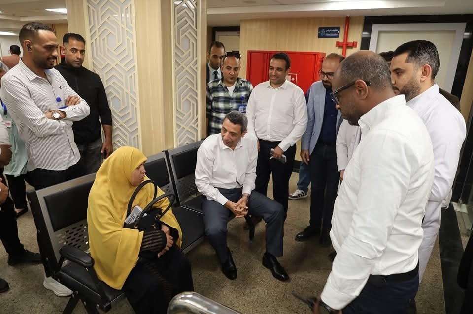محافظ السويس يتفقد المستشفى
