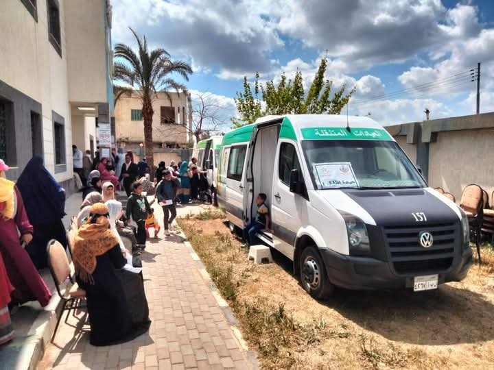 فحص وعلاج ١٥٦٢ مواطنا بالقافلة الطبية في مطوبس كفرالشيخ