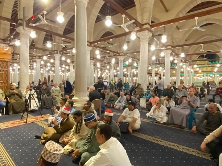 مساجد مصر تصدح بالصلاة علي النبي