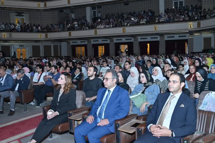 مسرحية جامعة القاهرة تتناول قضايا المجتمع