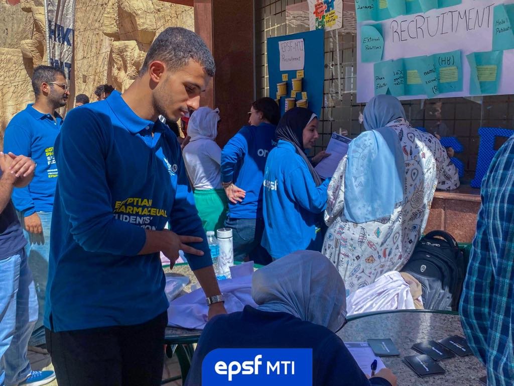 الاتحاد المصري لطلاب الصيدلة يفتح باب التقدم للأعمال التطوعية