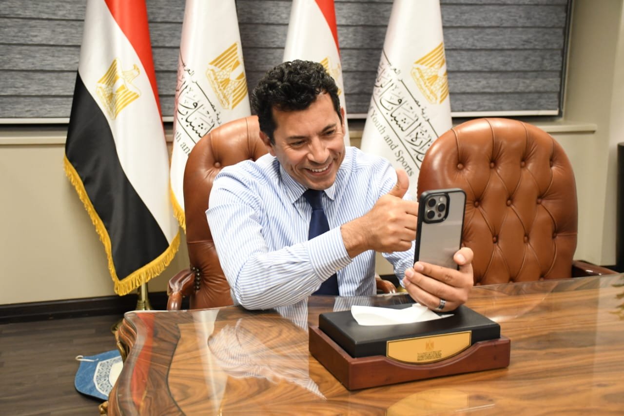 أشرف صبحي يهنيء منتخب الشباب تحت ٢٠ سنة لكرة القدم بعد الفوز علي غانا والتأهل للمونديال