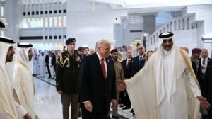 الرئيس الأمريكي يصل قصر لوسيل لعشاء عمل مع أمير قطر