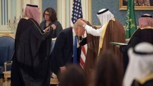 الرئيس الأمريكي يصل قصر لوسيل لعشاء عمل مع أمير قطر