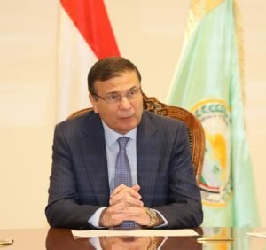وزير الزراعة يطمئن على مسئول حماية الأراضي بعد الاعتداء عليه