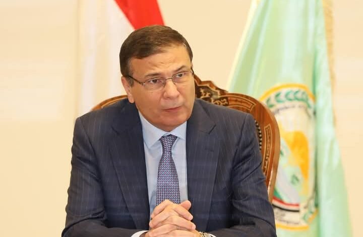 وزير الزراعة يطمئن على مسئول حماية الأراضي بعد الاعتداء عليه