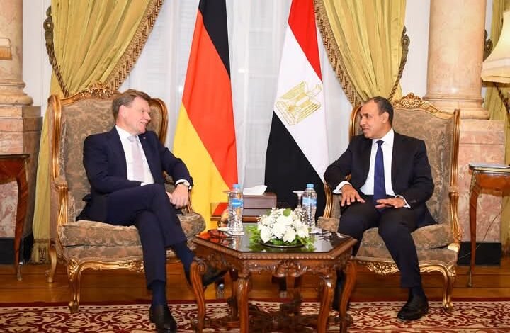 وزير الخارجية يجري مشاورات سياسية مع نظيره الألماني