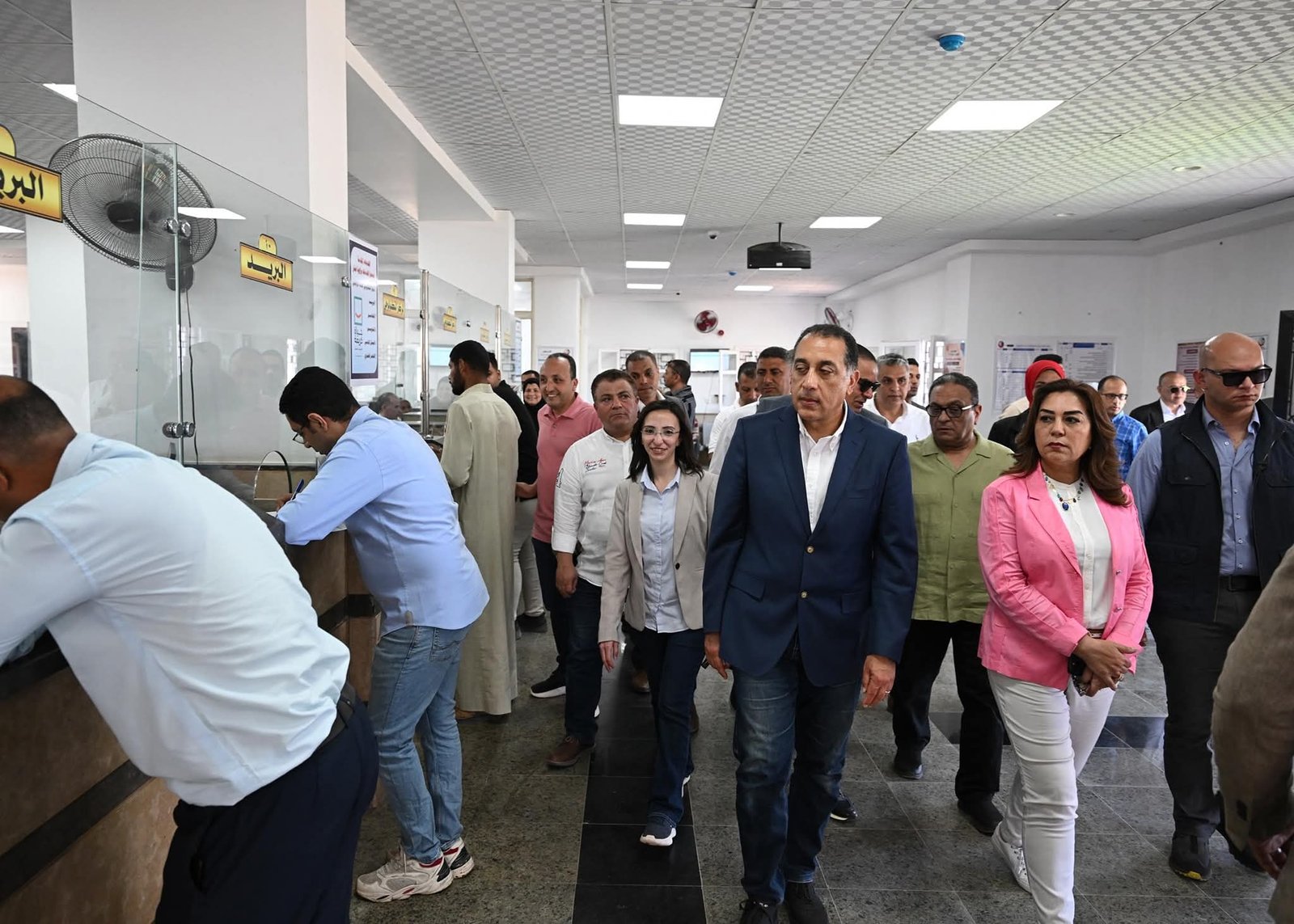 وزير الصناعة والنقل يتابع استعدادات وجاهزية الطريق الدائري ومشروع الأتوبيس الترددي ومحطات الخط الرابع للمترو