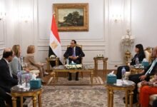 رئيس الوزراء يلتقي نائب رئيس بنك الاستثمار الأوروبي والوفد المرافق لها