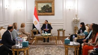 رئيس الوزراء يلتقي نائب رئيس بنك الاستثمار الأوروبي والوفد المرافق لها