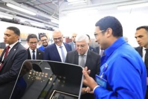 عاشور ومحافظ القليوبية يزوران مجمع البحوث والتطوير بمجموعة "العربي" 