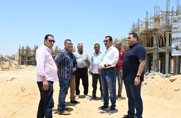الشربيني يتابع مشروعات المرافق والطرق ومشروع "ديارنا" بالعاشر من رمضان