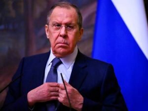 وزير الخارجية الروسي لافروف يعلن روسيا تتحرك دبلوماسيًا لحل الأزمة الإقليمية