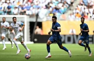 الهلال السعودي يواجه باتشوكا فجر الجمعة في