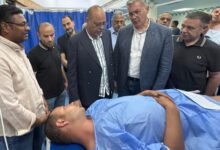 وزيرا البترول والعمل يطمئنان على الناجين من حادث بارج خليج السويس
