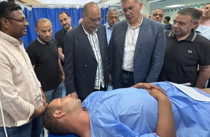 وزيرا البترول والعمل يطمئنان على الناجين من حادث بارج خليج السويس