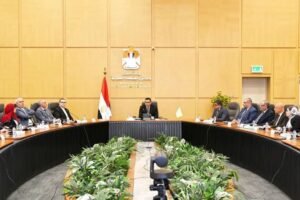 وزير الإسكان يتابع توفيق الأوضاع بالأراضي المنضمة لأحوزة بالمدن الجديدة