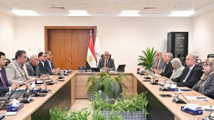 سويلم يتابع موقف عدد من دراسات برنامج التعاون المشترك في مصر وهولندا