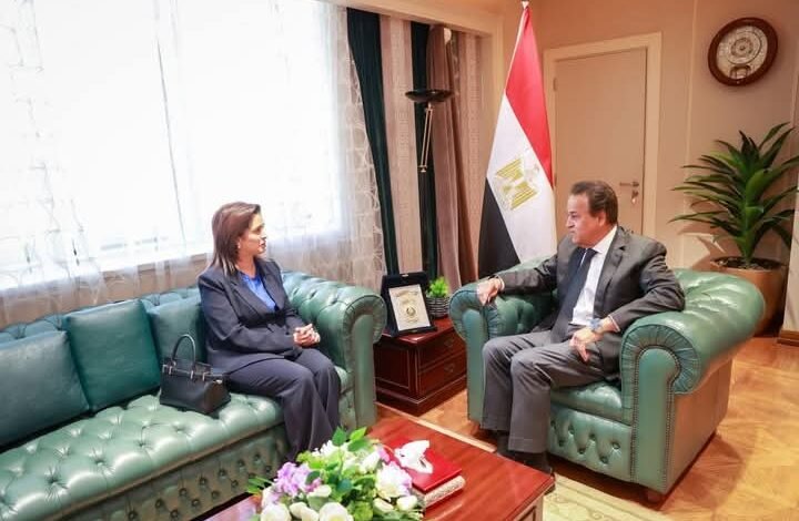وزير الصحة يبحث مع المدير الإقليمي لمنظمة الصحة العالمية تعزيز التعاون الصحي