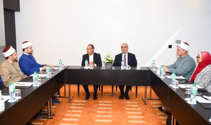 وزير الخارجية يلتقي بأعضاء الجالية المصرية في السنغال