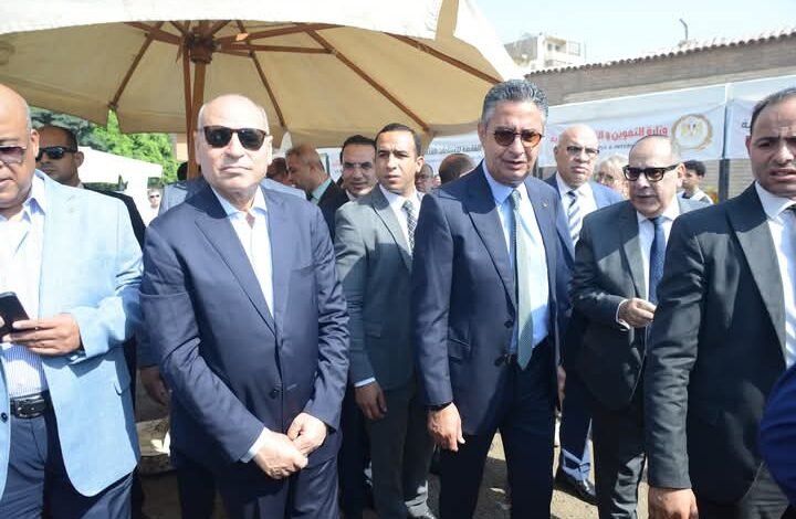 وزير التموين ومحافظ القاهرة يفتتحان سوق "اليوم الواحد" بمنطقة الجمالية