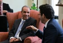 وزير الخارجية يلتقي السيناتور "برايان شاتز" بمجلس الشيوخ الأمريكي