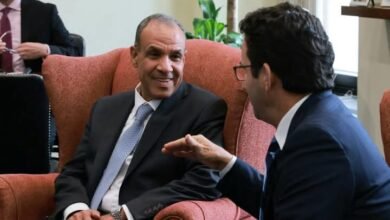 وزير الخارجية يلتقي السيناتور "برايان شاتز" بمجلس الشيوخ الأمريكي