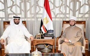 وزير الأوقاف يقدم التعزية إلى أمير دولت الكويت