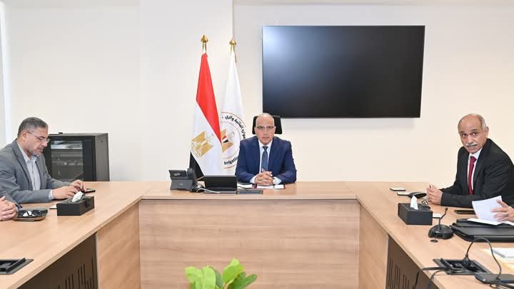سويلم يتابع منظومة التشغيل بالسد العالي وصيانة خزان أسوان
