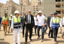 وزير قطاع الأعمال يتفقد مشروع إنشاء مجمع مدارس بمنطقة فيصل
