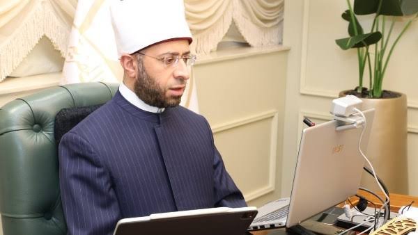 وزير الأوقاف يقدم التعزية إلى أمير دولت الكويت