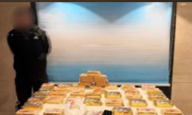 بعض المضبوطات من المخدرات 