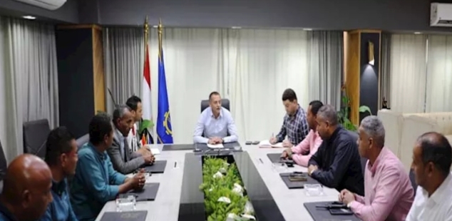 اجتماع محافظ أسوان